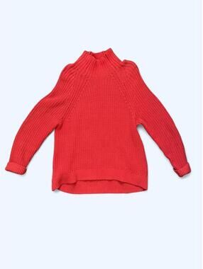 Red Gap sweater in a L